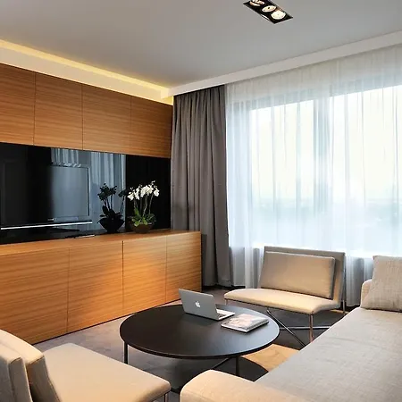 Radisson Blu Plaza 4*