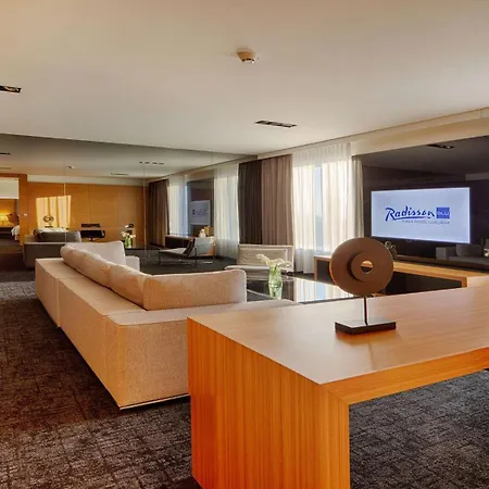 Radisson Blu Plaza Szálloda 4*