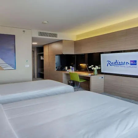 Radisson Blu Plaza Szálloda 4*