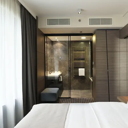 Radisson Blu Plaza Hotel 4*