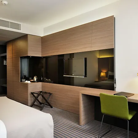 Radisson Blu Plaza 4*