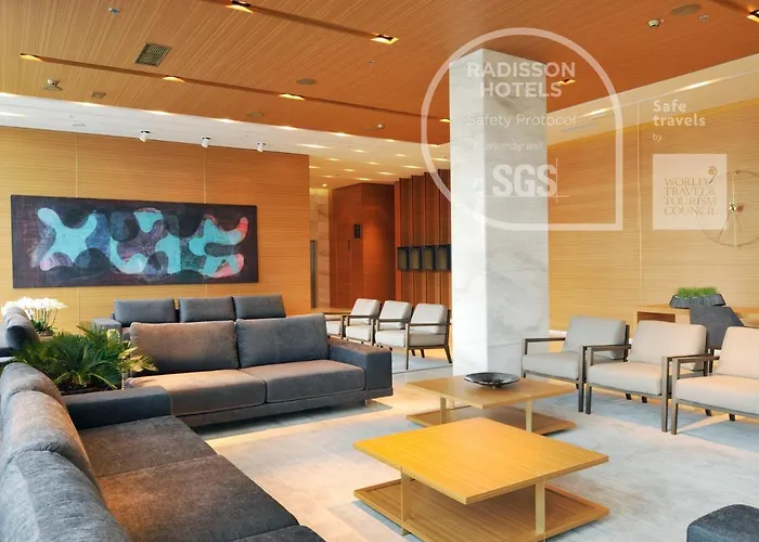 מלון Radisson Blu Plaza