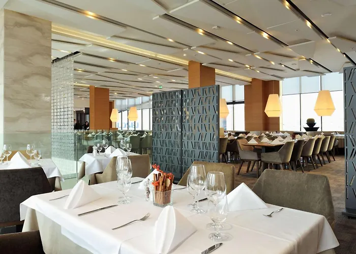 מלון Radisson Blu Plaza