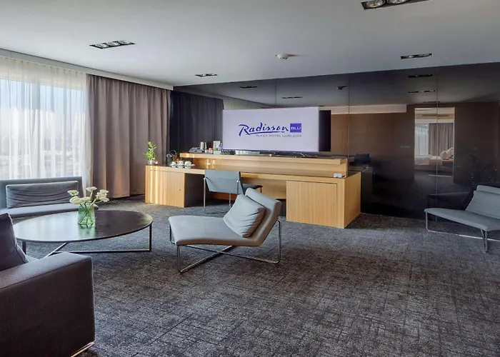 מלון Radisson Blu Plaza