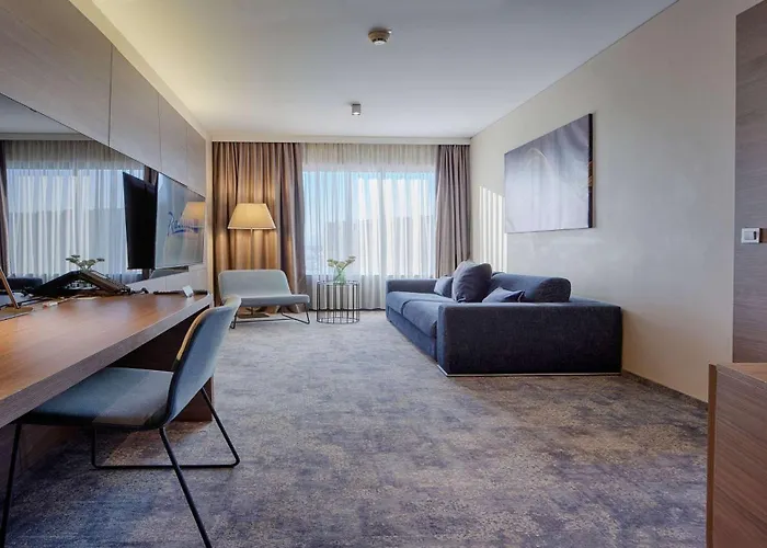 Radisson Blu Plaza מלון 4*