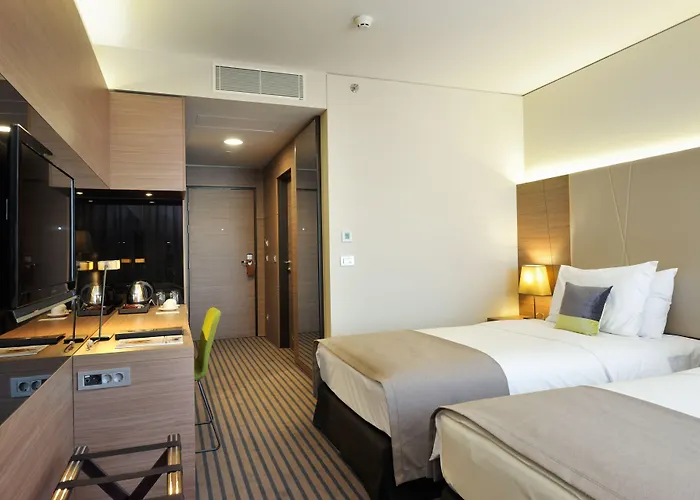 Hotel Radisson Blu Plaza 4*