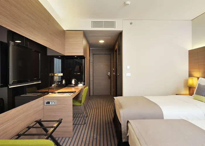 Radisson Blu Plaza מלון 4*