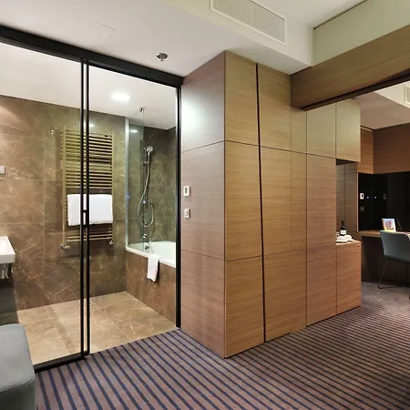Radisson Blu Plaza 4* Λιουμπλιάνα